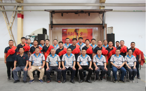 亮劍出征:2018大運(yùn)機(jī)車營(yíng)銷精英誓師大會(huì)盛啟